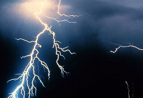 暴雨雷電來襲 安防監(jiān)控設(shè)備怎樣抵御？